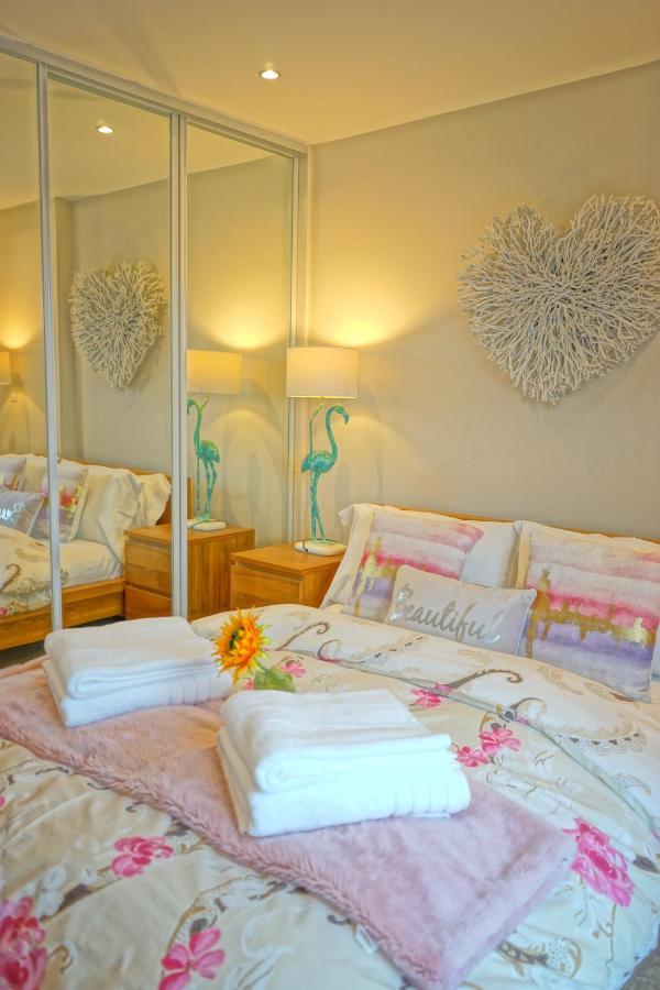 Soak Up The Light At A Soothing, Stylish Apartment In Swansea Marina Exterior foto