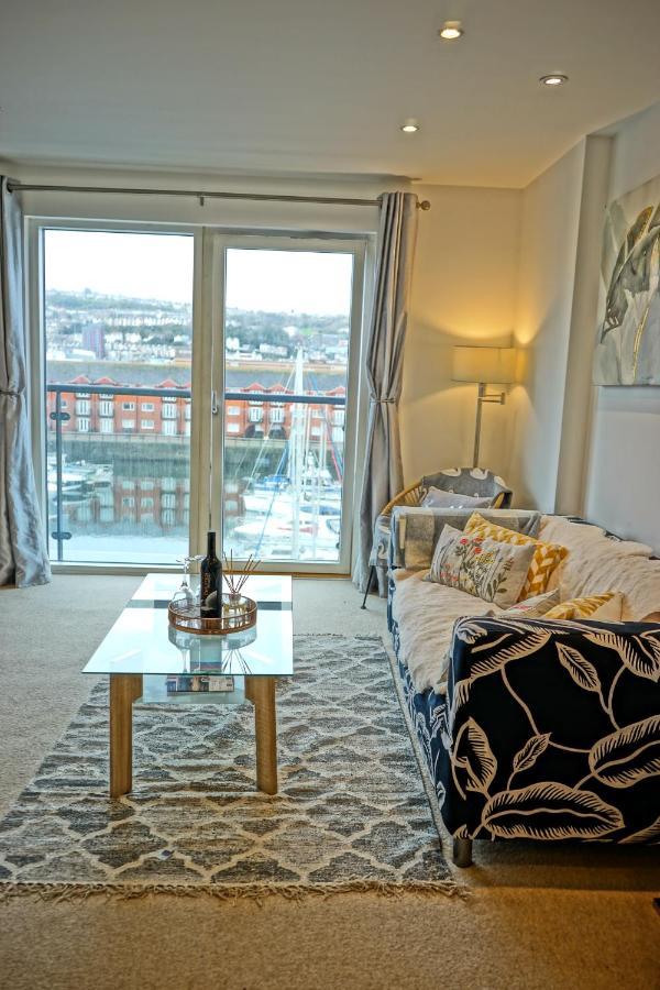 Soak Up The Light At A Soothing, Stylish Apartment In Swansea Marina Exterior foto