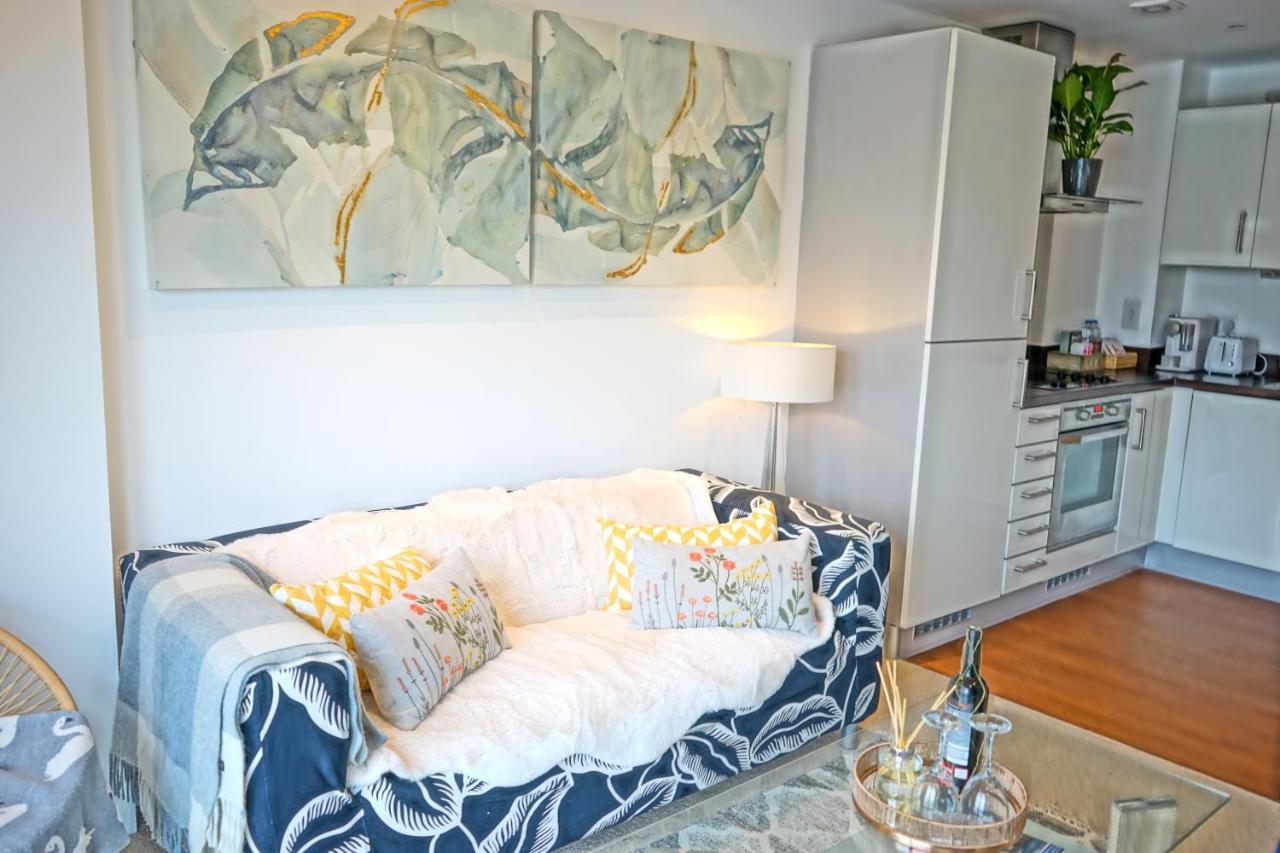 Soak Up The Light At A Soothing, Stylish Apartment In Swansea Marina Exterior foto