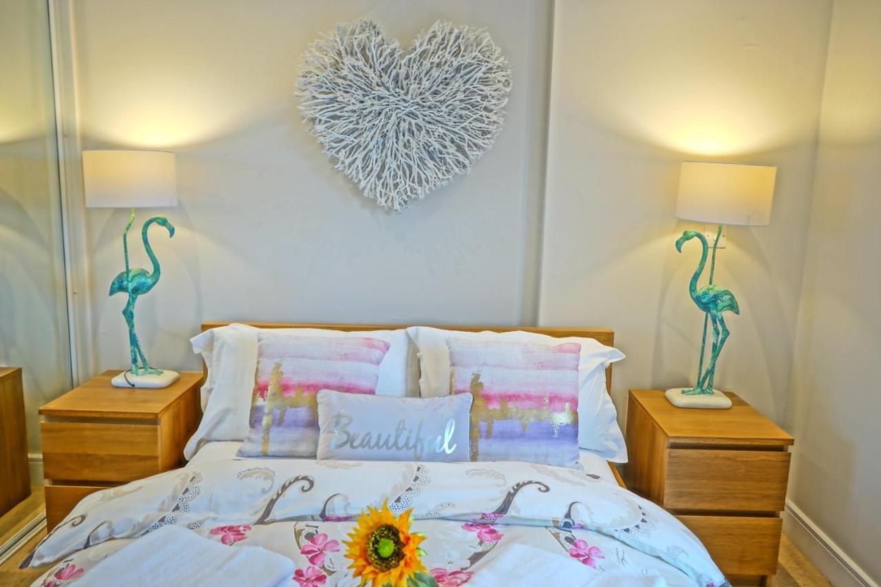 Soak Up The Light At A Soothing, Stylish Apartment In Swansea Marina Exterior foto