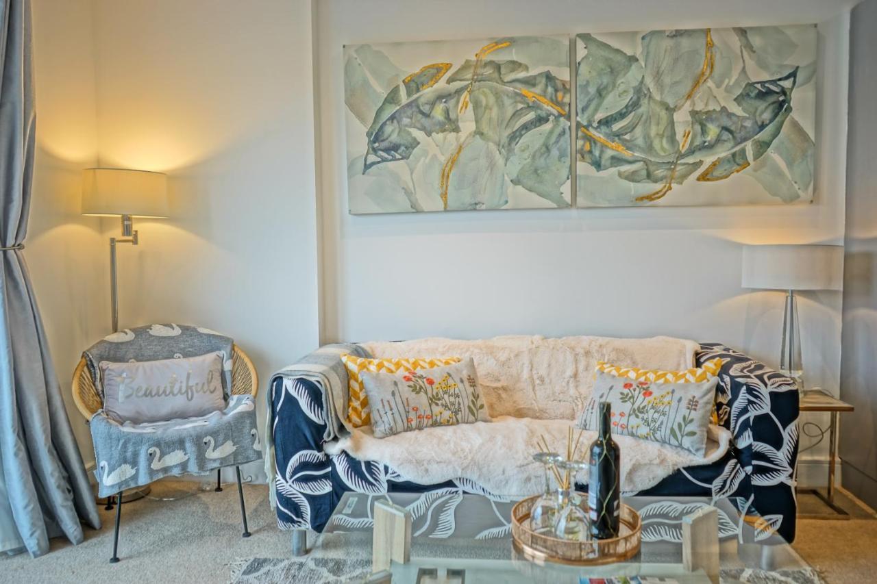 Soak Up The Light At A Soothing, Stylish Apartment In Swansea Marina Exterior foto