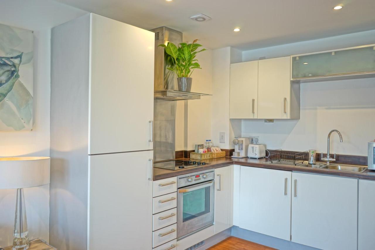 Soak Up The Light At A Soothing, Stylish Apartment In Swansea Marina Exterior foto