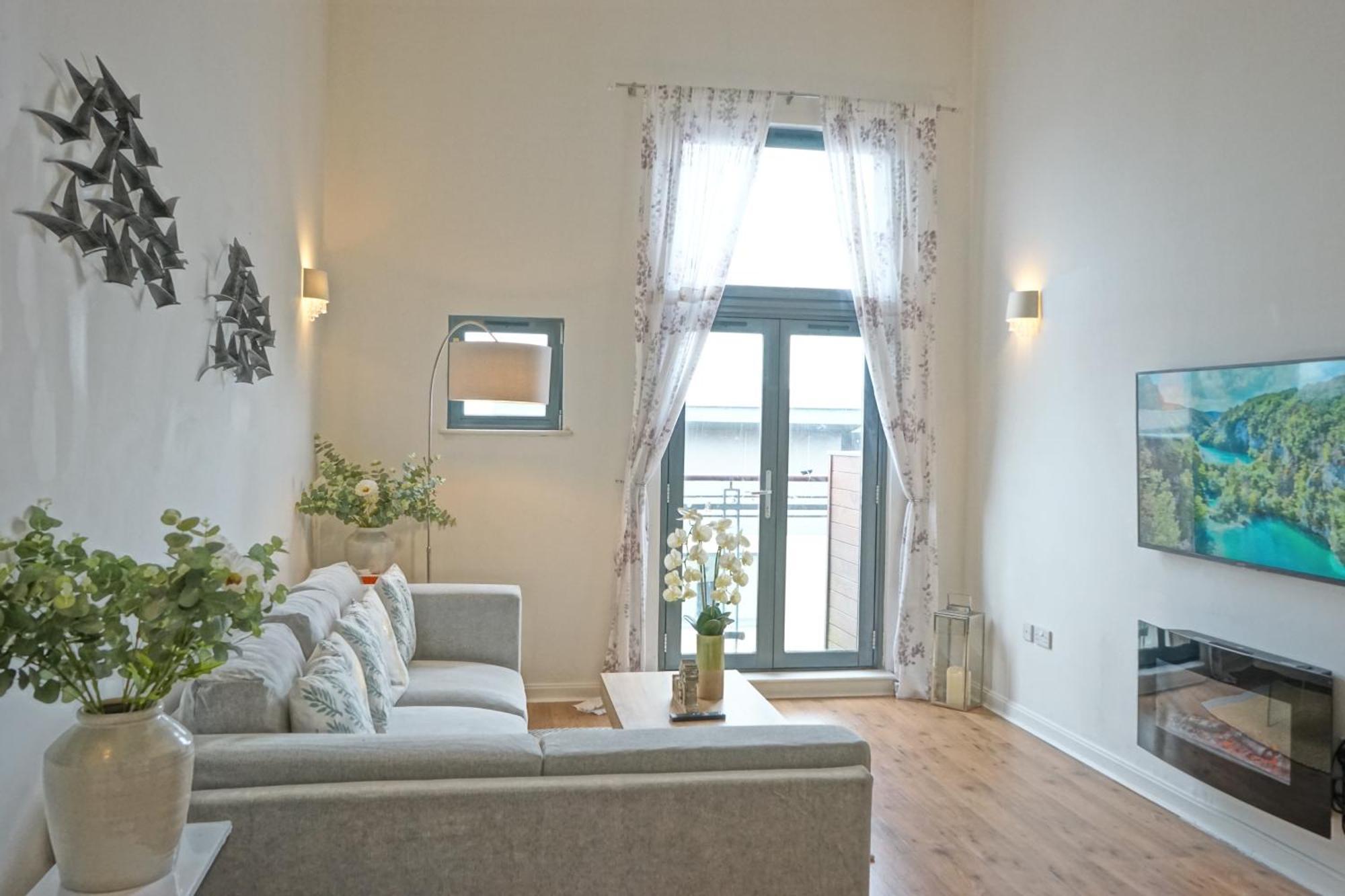 Soak Up The Light At A Soothing, Stylish Apartment In Swansea Marina Exterior foto