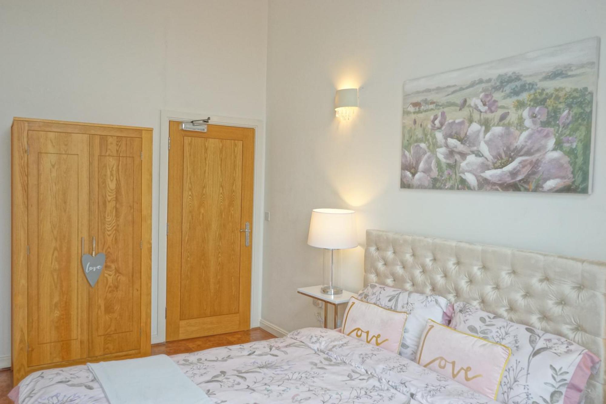 Soak Up The Light At A Soothing, Stylish Apartment In Swansea Marina Exterior foto